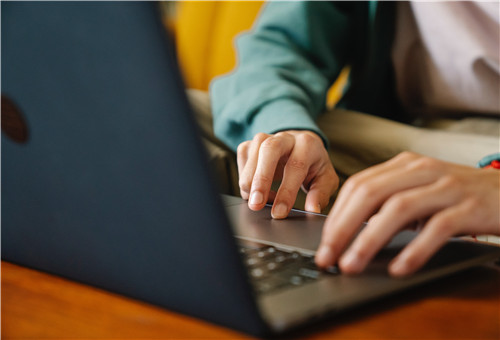 B2B系统软件服务商：企业数字化转型的关键推动者